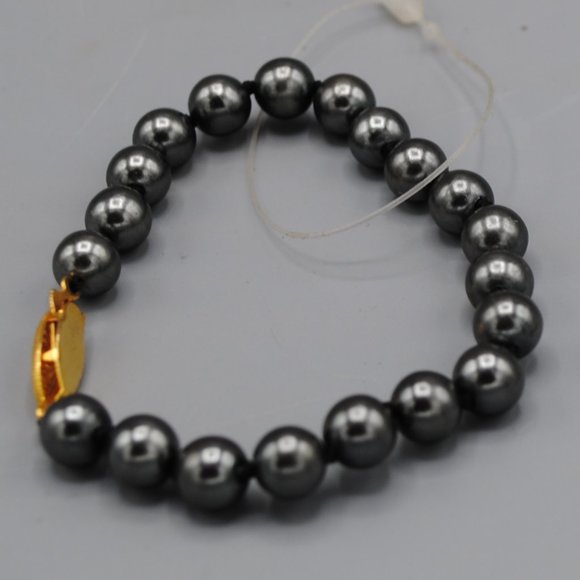 Jewelry - NWT Vintage Retro Hematite Bracelet Gold Clasp 7"